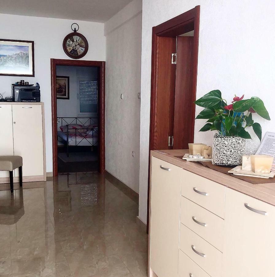 Guesthouse Hhl - Liman Ll Ulcinj Bagian luar foto